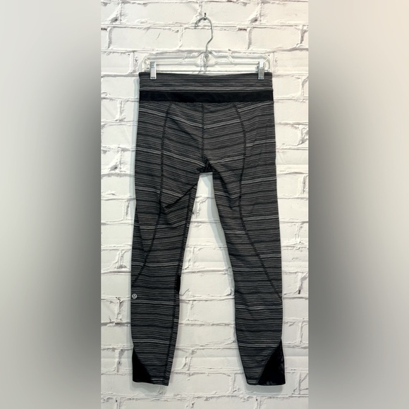 Lululemon Pace Rival Crop striped black and white- Size 8 - Picture 3 of 6